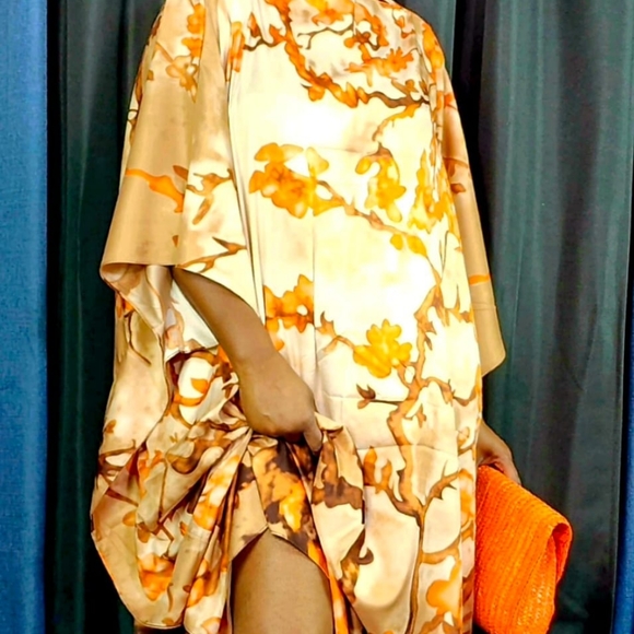 Beautiful flawless dress  it's one size you can use different styles - Picture 5 of 6